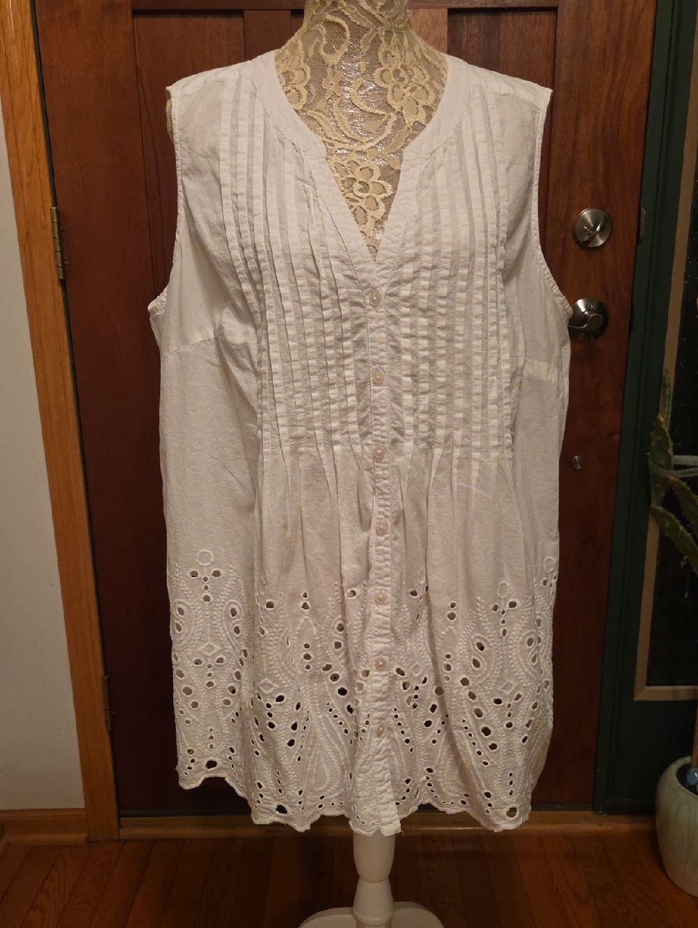 22W Roaman's White Eyelet-Detail Top